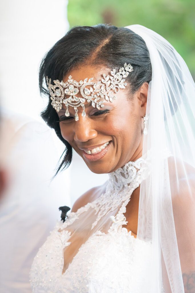 How to style a wedding veil with short hair